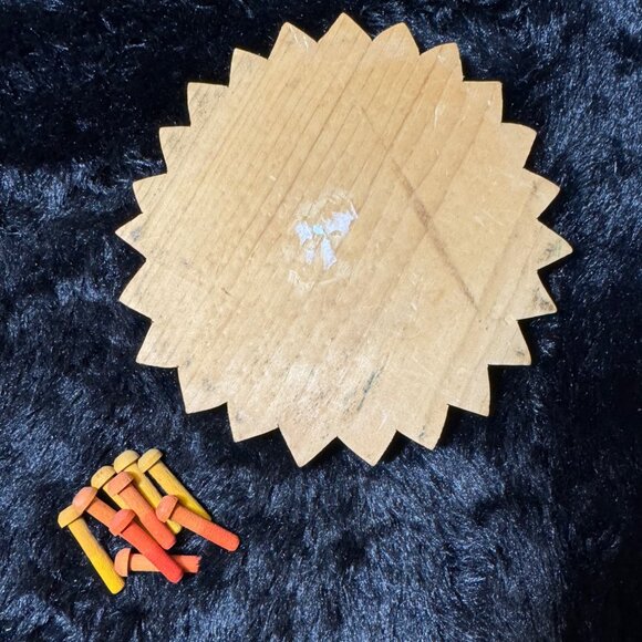 Handmade Wooden Sunflower Tic Tac Toe Board Game With Pegs - Picture 5 of 5